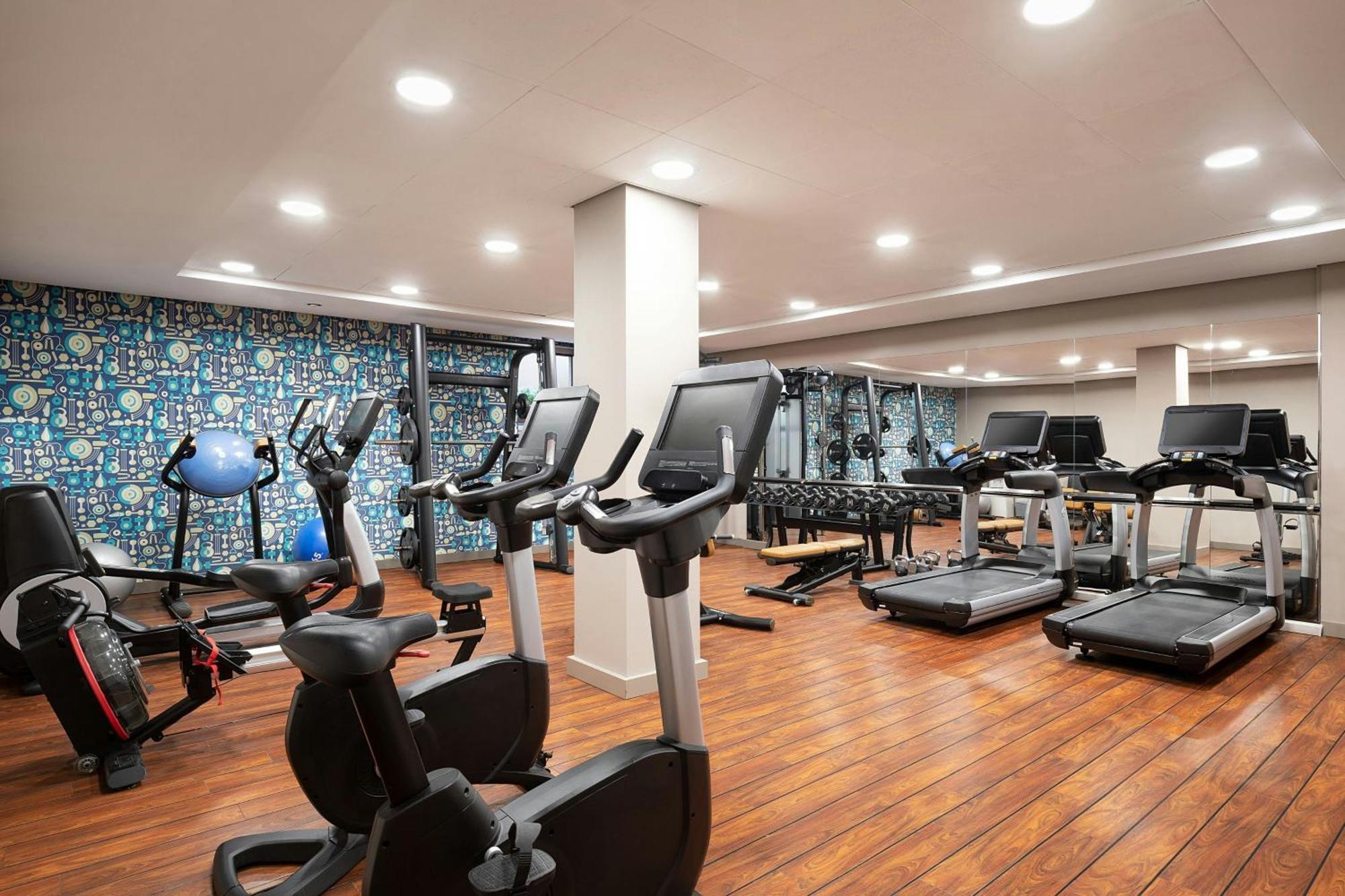 Le Meridien Мюнхен Экстерьер фото The gym at the hotel