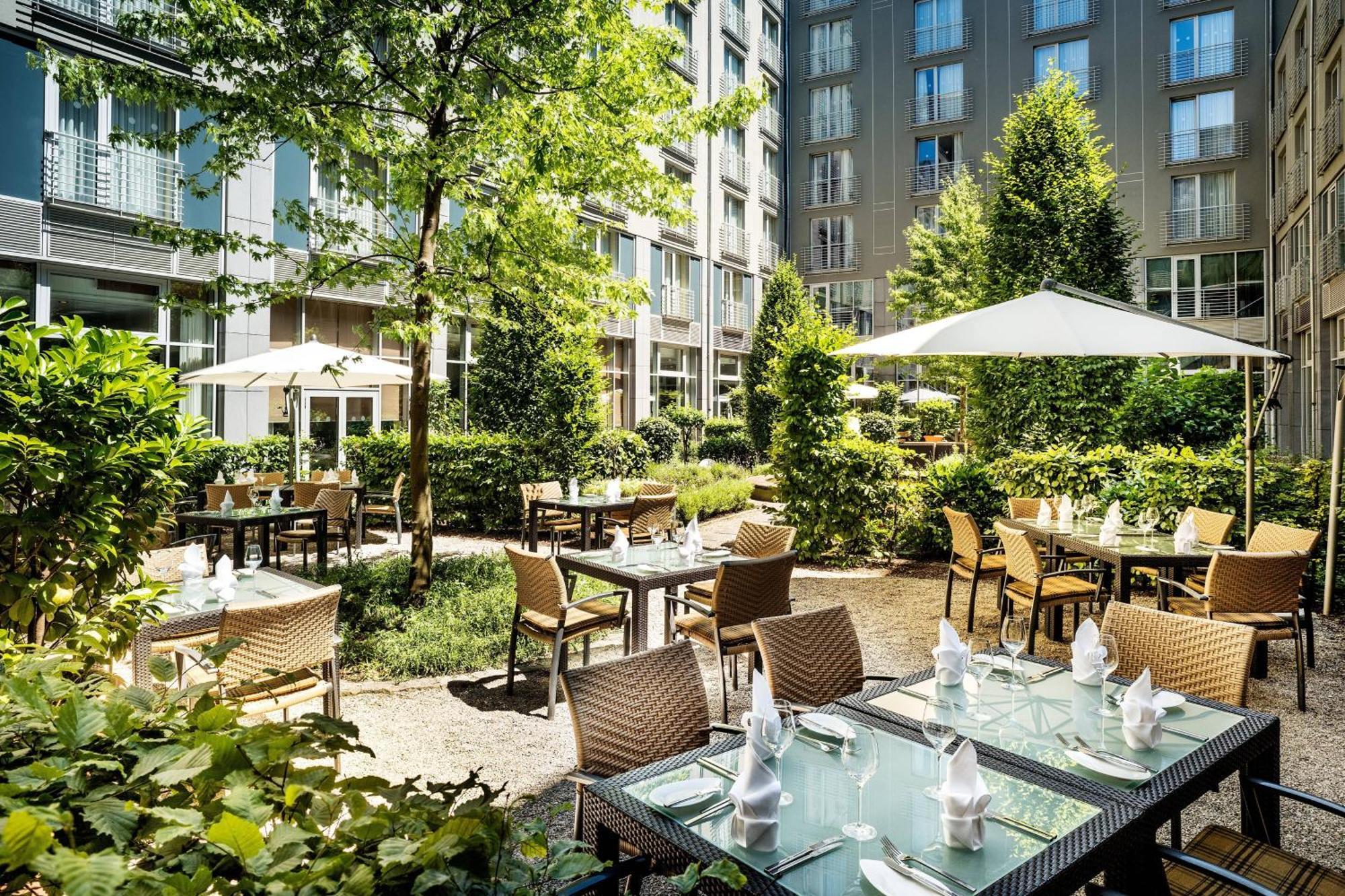 Le Meridien Мюнхен Экстерьер фото The Garden