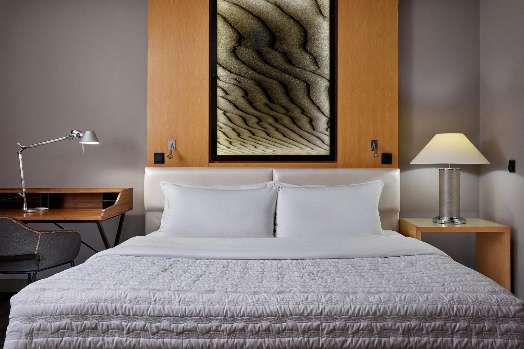 Le Meridien Мюнхен Экстерьер фото A guest room at the Westin Palace, Madrid