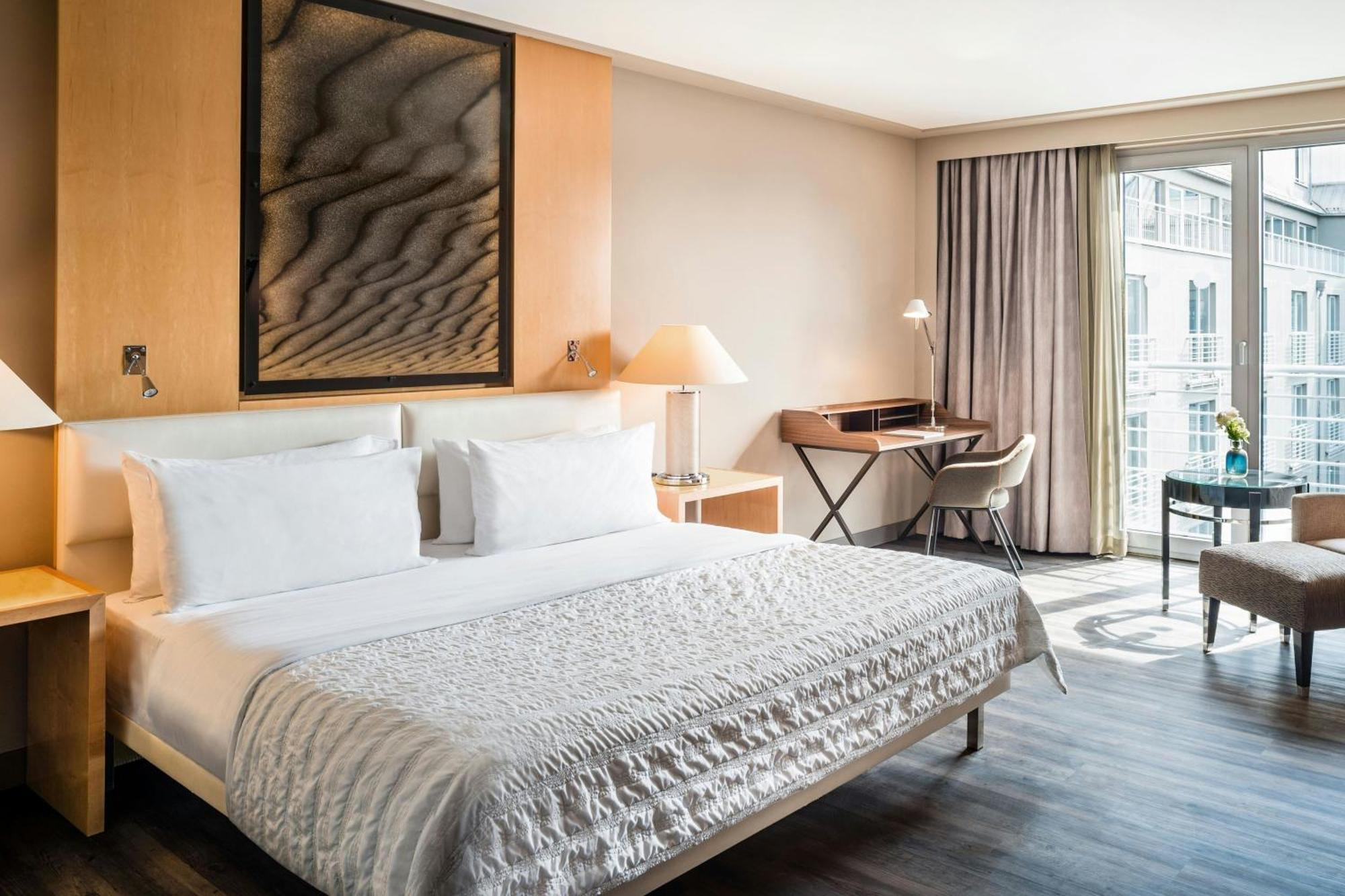 Le Meridien Мюнхен Экстерьер фото A room at the Westin Palace, Brussels