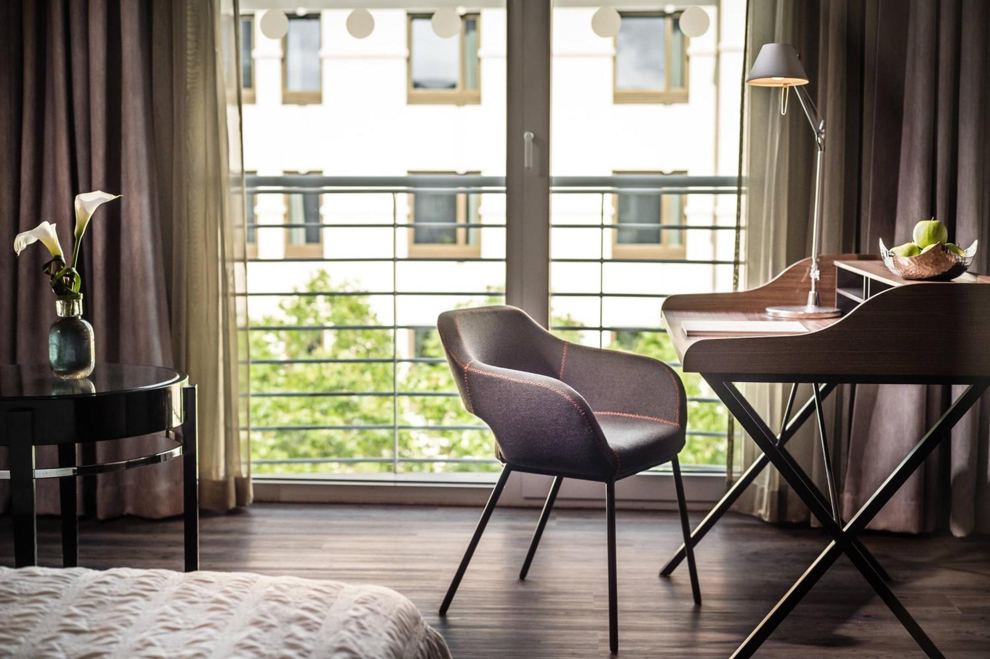Le Meridien Мюнхен Экстерьер фото A room at the hotel